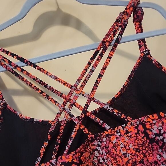 Georgeous Torrid Active top NWT Size 4 - Picture 7 of 7